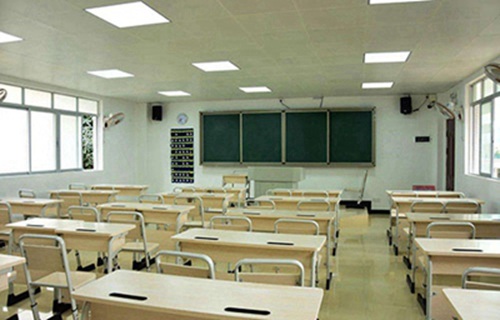 石家庄东华铁路学校位于鹿泉区的新校区喜封金顶！