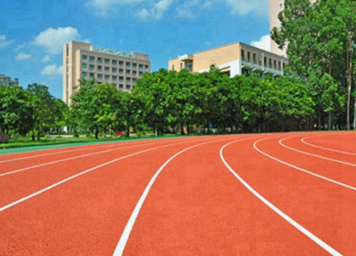 石家庄法商中专学校学生校服是什么样的？